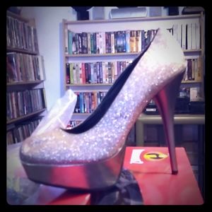 Dollhouse glittery pumps